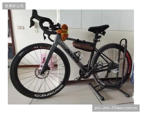 捷安特车队的陈贻恩在完成公路赛后，继续在山地赛中取得优异成绩，展现了出色的跨项目竞技能力。